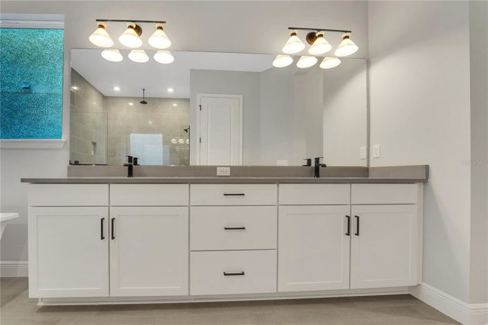 Image No.43-4 Bed Property for sale