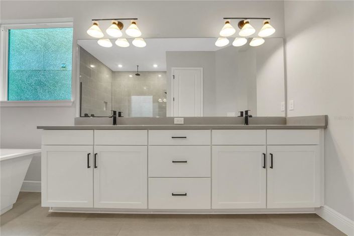 Image No.44-4 Bed Property for sale