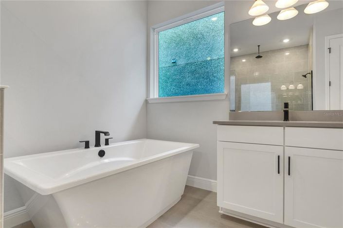 Image No.46-4 Bed Property for sale