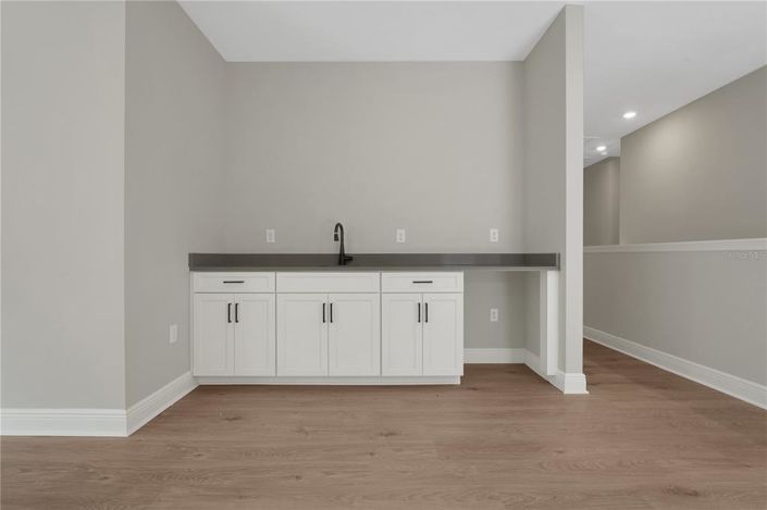 Image No.33-6 Bed Property for sale