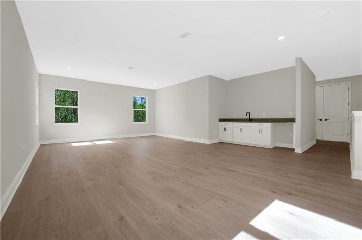 Image No.35-6 Bed Property for sale