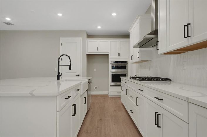 Image No.47-6 Bed Property for sale