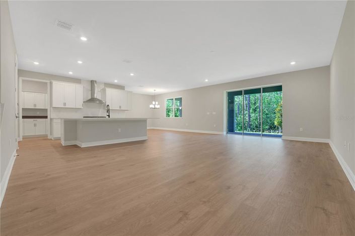 Image No.52-6 Bed Property for sale