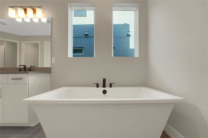 Image No.54-6 Bed Property for sale