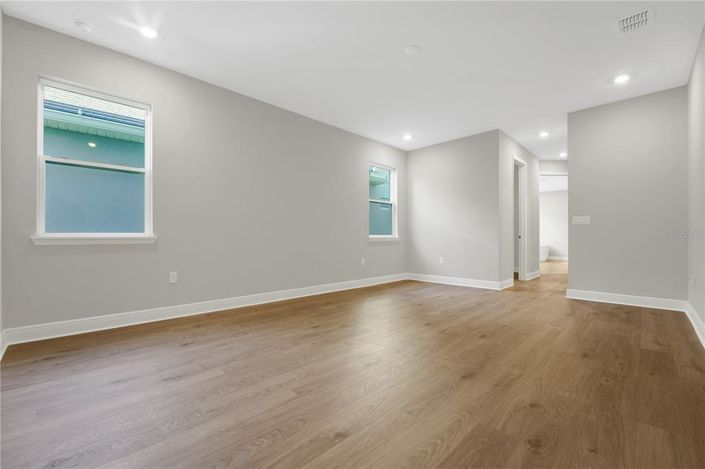 Image No.58-6 Bed Property for sale