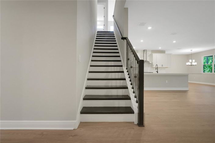 Image No.64-6 Bed Property for sale