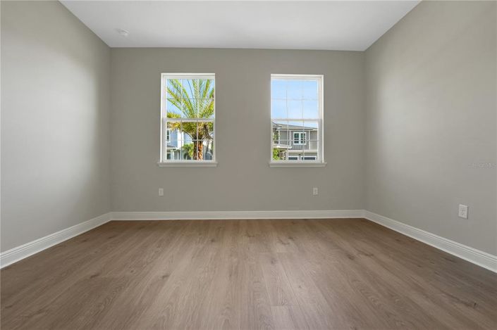 Image No.65-6 Bed Property for sale