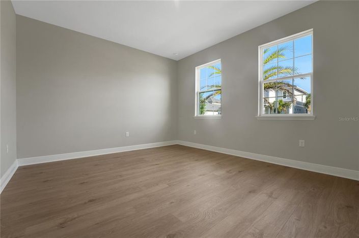 Image No.66-6 Bed Property for sale