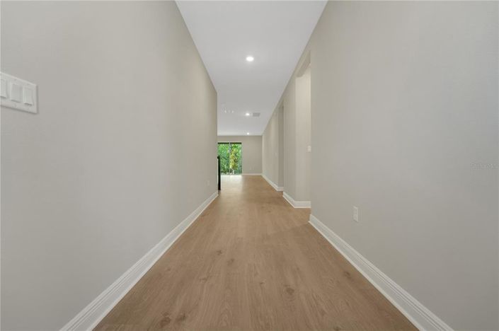 Image No.70-6 Bed Property for sale