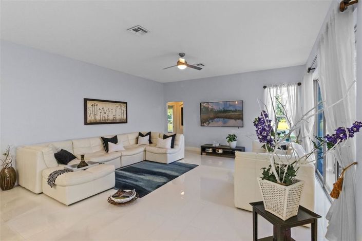 Image No.15-4 Bed Property for sale