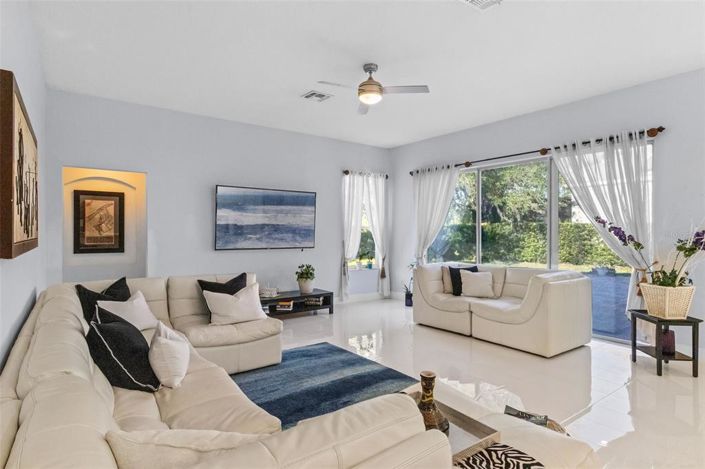 Image No.16-4 Bed Property for sale