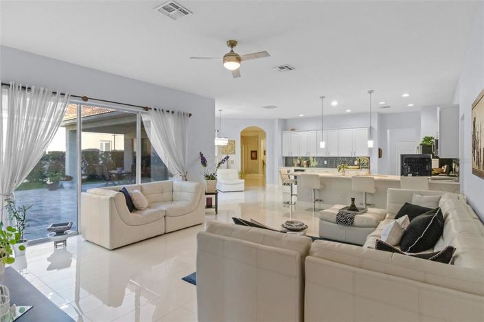 Image No.17-4 Bed Property for sale