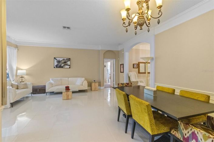 Image No.4-4 Bed Property for sale