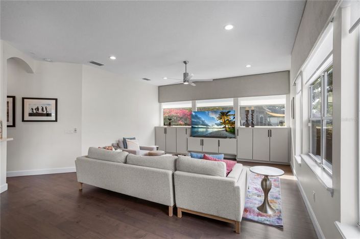 Image No.10-4 Bed Property for sale