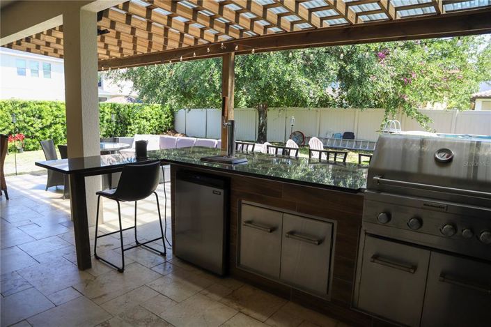 Image No.28-5 Bed Property for sale