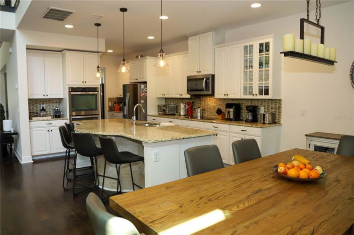 Image No.9-5 Bed Property for sale