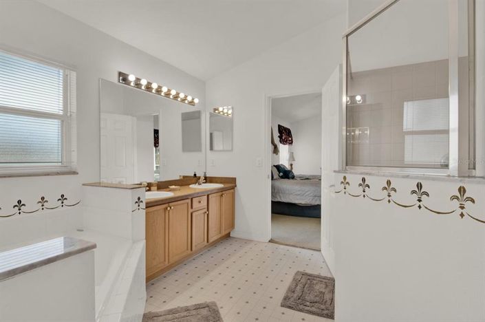 Image No.11-4 Bed Property for sale