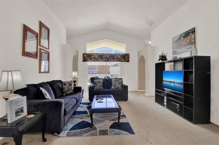 Image No.2-4 Bed Property for sale