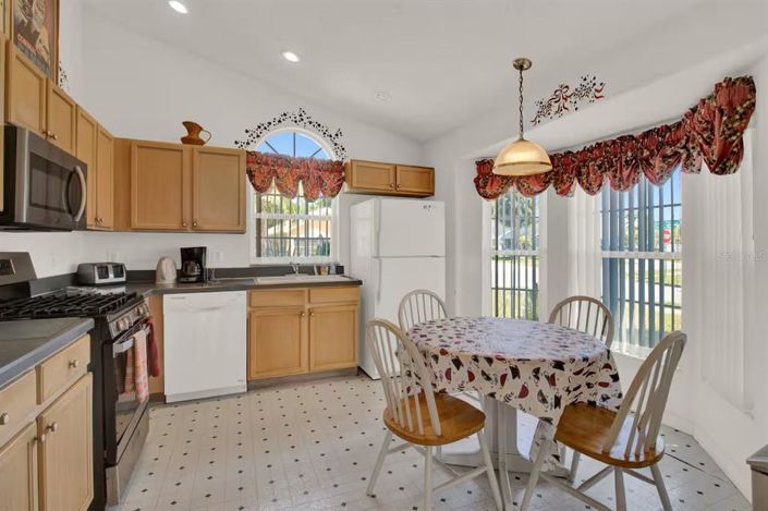 Image No.4-4 Bed Property for sale