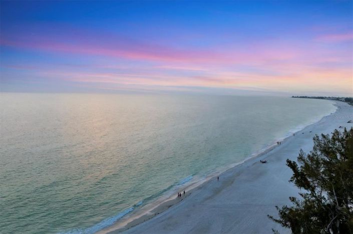 Image No.10-3 Bed Property for sale