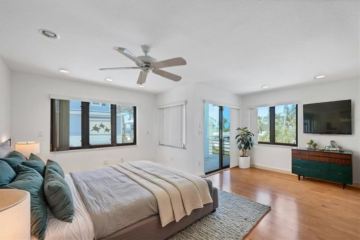 Image No.16-3 Bed Property for sale