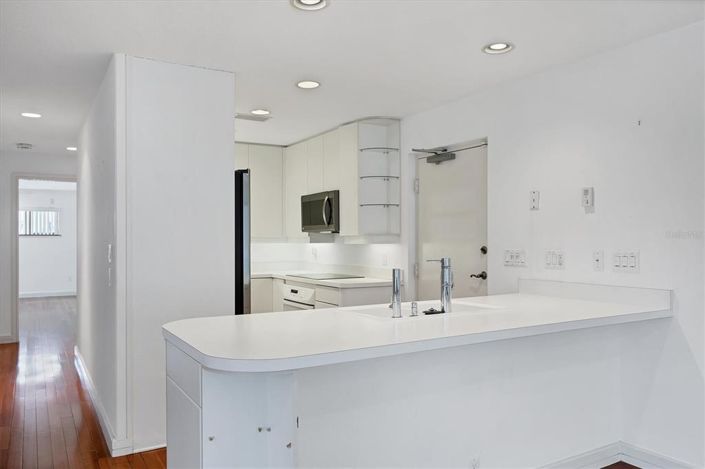 Image No.24-3 Bed Property for sale