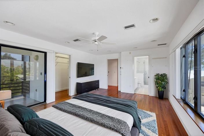 Image No.28-3 Bed Property for sale