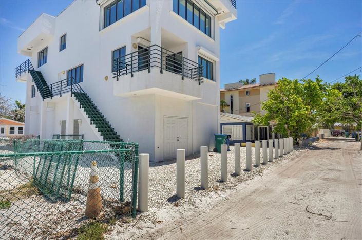 Image No.34-3 Bed Property for sale