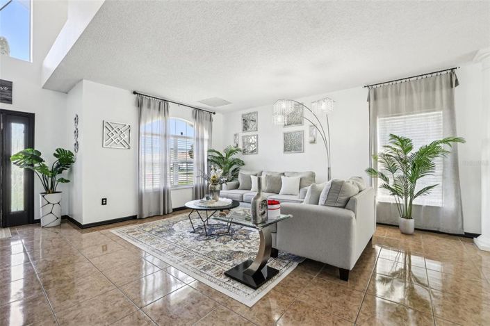 Image No.2-4 Bed Property for sale