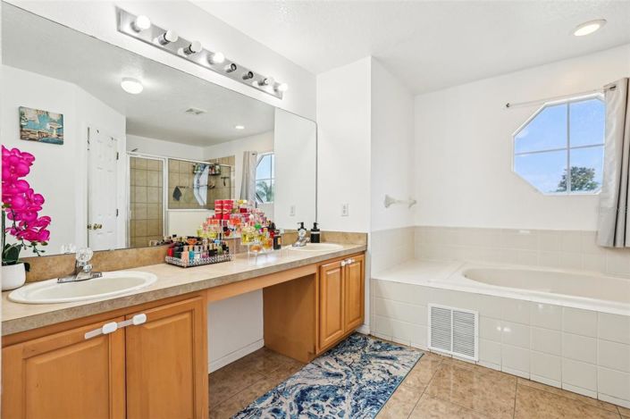 Image No.7-4 Bed Property for sale