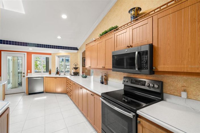 Image No.15-4 Bed Property for sale