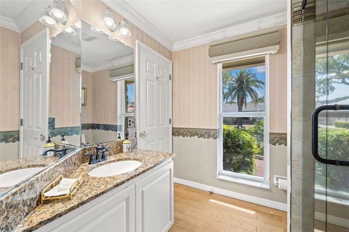 Image No.28-4 Bed Property for sale