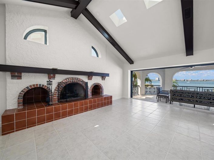 Image No.15-4 Bed Property for sale