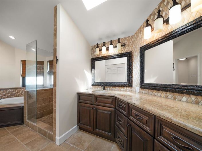 Image No.18-4 Bed Property for sale