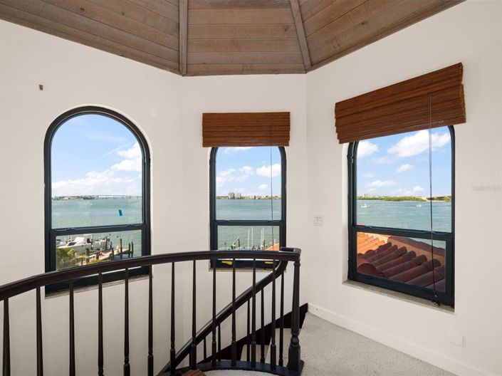 Image No.20-4 Bed Property for sale