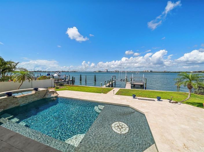 Image No.32-4 Bed Property for sale