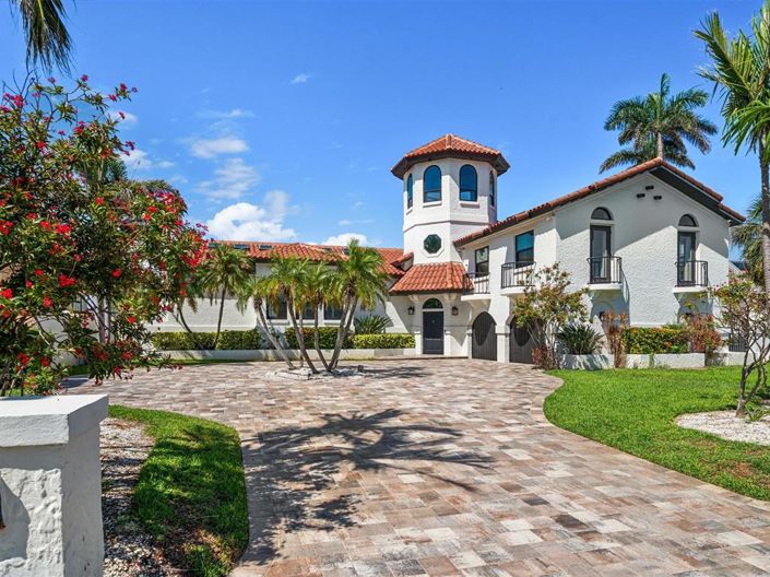 Image No.48-4 Bed Property for sale