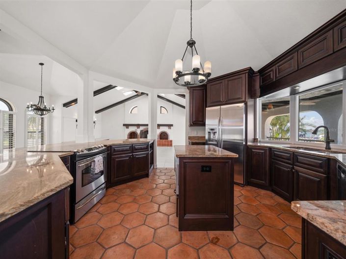 Image No.8-4 Bed Property for sale