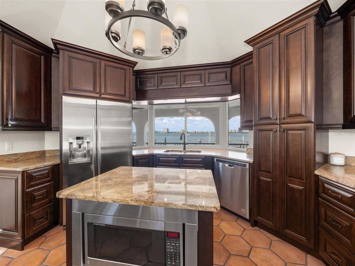 Image No.9-4 Bed Property for sale