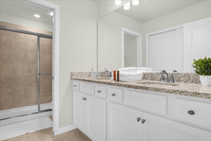 Image No.25-5 Bed Townhouse for sale