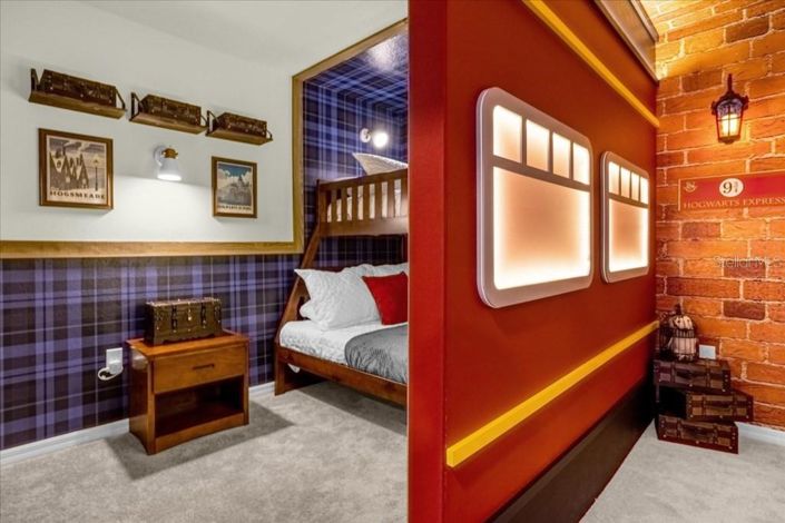 Image No.33-5 Bed Townhouse for sale