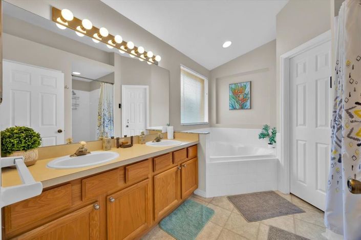 Image No.23-4 Bed Property for sale