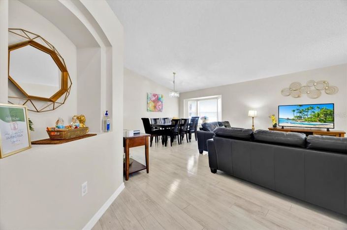 Image No.3-4 Bed Property for sale