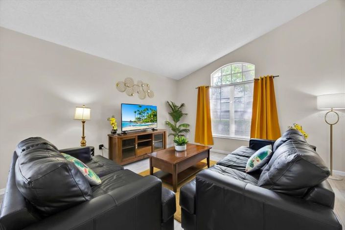 Image No.4-4 Bed Property for sale