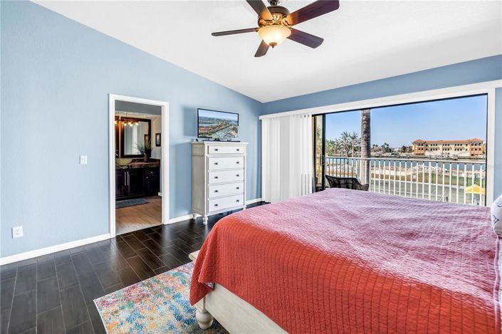 Image No.30-3 Bed Townhouse for sale