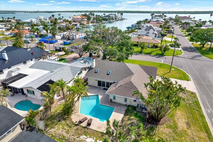 Image No.2-Propriété de 4 chambres à vendre à Treasure Island