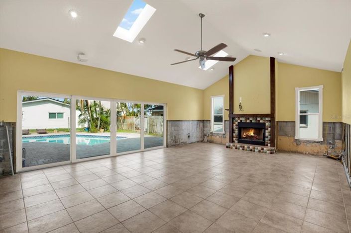 Image No.6-Propriété de 4 chambres à vendre à Treasure Island