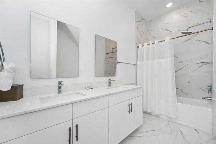 Image No.21-4 Bed Townhouse for sale