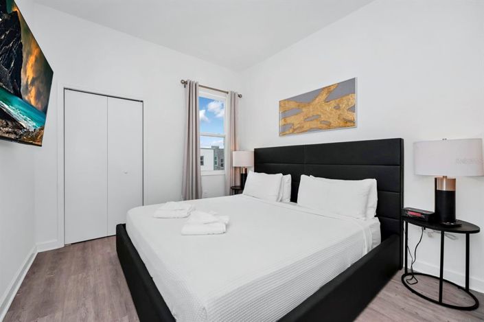 Image No.27-4 Bed Townhouse for sale