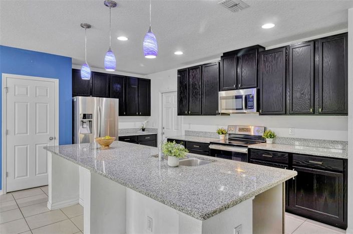 Image No.12-5 Bed Property for sale